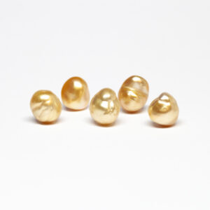 South Sea golden pearls, Baroque shape, 11-12mm, AB quality