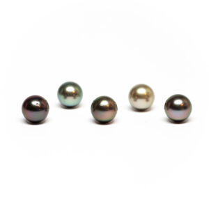 Round Cultured Tahiti pearl, Fancy colour, 9-9,5mm, C/C+ quality