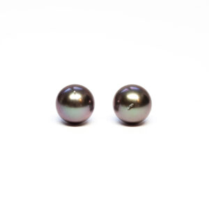 Round Cultured Tahiti pearl pair, Dark Colour, 10-10,5mm, C/C+ quality