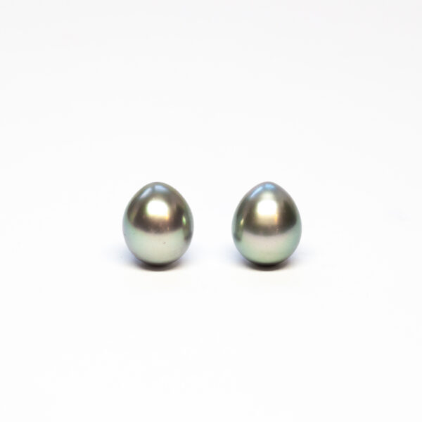 Drop shape Tahiti cultured pearls, Pair, Light, 9,6mm, B/B+ quality